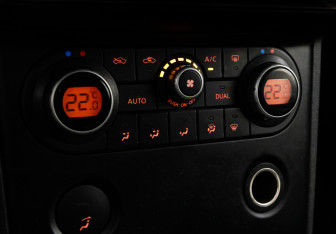 Подержанный автомобиль Nissan Qashqai 2007 года (11 фото)