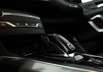 Подержанный автомобиль Peugeot 308 Wagon 2018 года (17 фото)