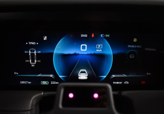 Подержанный автомобиль Hongqi E-HS9 2021 года (23 фото)