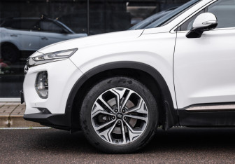 Подержанный автомобиль Hyundai Santa Fe 2019 года (10 фото)