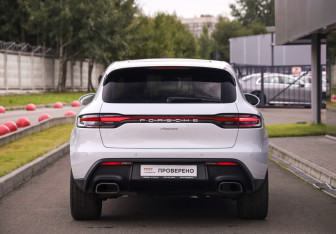 Подержанный автомобиль Porsche Macan 2021 года (7 фото)