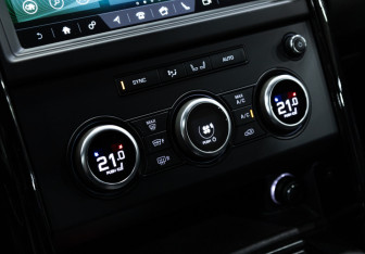 Подержанный автомобиль Land Rover Discovery 2019 года (26 фото)