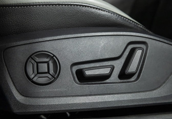 Подержанный автомобиль Audi Q3 2020 года (16 фото)