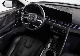 Подержанный автомобиль Hyundai Elantra Sedan 2021 года (8 фото)