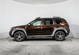 Подержанный автомобиль Renault Duster 2016 года (8 фото)
