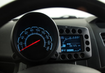 Подержанный автомобиль Chevrolet Spark 2013 года (11 фото)