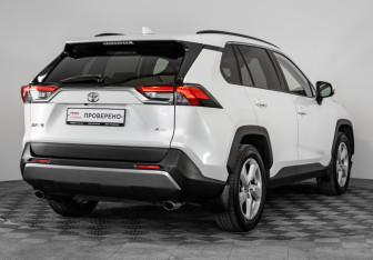Подержанный автомобиль Toyota RAV4 2020 года (6 фото)