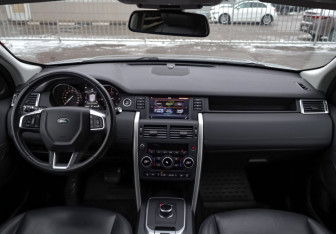 Подержанный автомобиль Land Rover Discovery Sport 2017 года (9 фото)