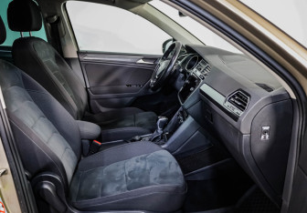 Подержанный автомобиль Volkswagen Tiguan 2020 года (25 фото)