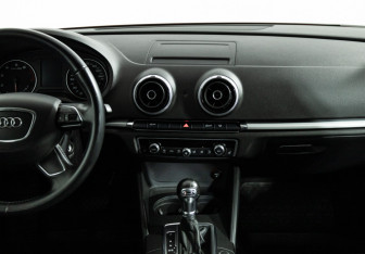 Подержанный автомобиль Audi A3 Sedan 2014 года (14 фото)
