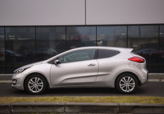Подержанный автомобиль Kia Ceed Hatchback 2015 года (9 фото)