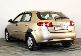 Подержанный автомобиль Chevrolet Lacetti Hatchback 2007 года (7 фото)