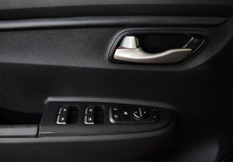 Подержанный автомобиль Kia Rio Hatchback 2020 года (18 фото)