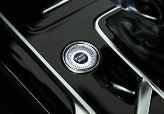 Подержанный автомобиль Hongqi HS5 2024 года (20 фото)