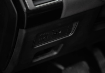 Подержанный автомобиль Land Rover Discovery 2018 года (23 фото)