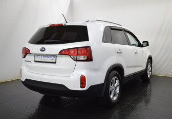 Подержанный автомобиль Kia Sorento 2016 года (5 фото)