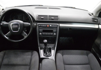 Подержанный автомобиль Audi A4 Sedan 2007 года (14 фото)