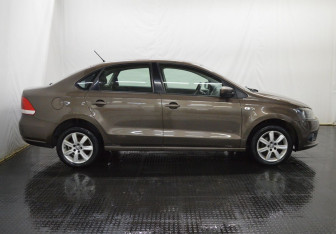 Подержанный автомобиль Volkswagen Polo Sedan 2015 года (4 фото)