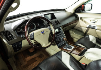 Подержанный автомобиль Volvo XC90 2012 года (11 фото)