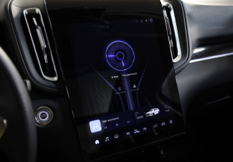 Подержанный автомобиль Hongqi HS3 2024 года (12 фото)