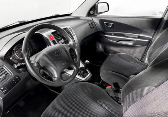 Подержанный автомобиль Hyundai Tucson 2008 года (9 фото)