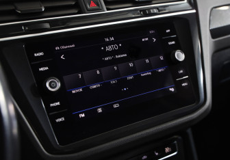 Подержанный автомобиль Volkswagen Tiguan 2019 года (12 фото)