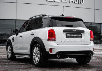 Подержанный автомобиль MINI Countryman 2018 года (9 фото)