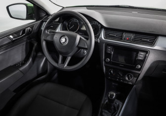 Подержанный автомобиль Skoda Rapid Liftback 2018 года (8 фото)