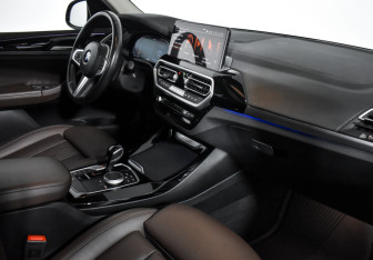 Подержанный автомобиль BMW X3 2022 года (16 фото)