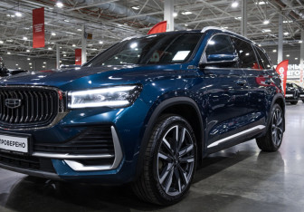 Подержанный автомобиль Geely Monjaro 2023 года (5 фото)