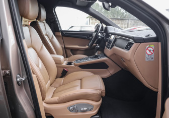 Подержанный автомобиль Porsche Macan 2017 года (26 фото)