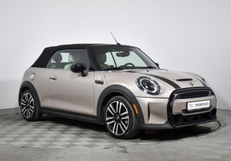 Подержанный автомобиль MINI Hatch 2022 года (3 фото)