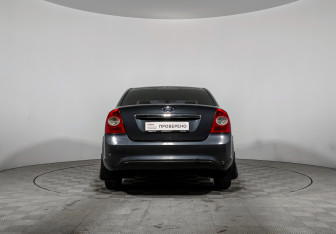 Подержанный автомобиль Ford Focus Sedan 2008 года (6 фото)