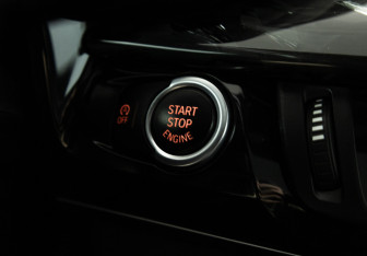 Подержанный автомобиль BMW X5 M 2016 года (18 фото)