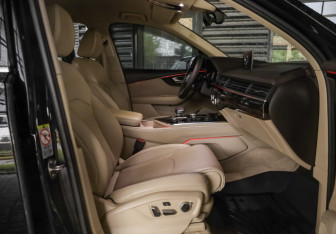 Подержанный автомобиль Audi Q7 2018 года (30 фото)