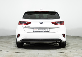 Подержанный автомобиль Kia Ceed Hatchback 2018 года (6 фото)