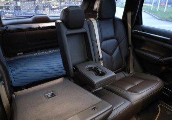 Подержанный автомобиль Porsche Cayenne 2016 года (35 фото)