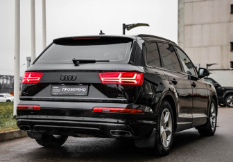 Подержанный автомобиль Audi Q7 2015 года (6 фото)