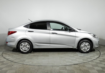 Подержанный автомобиль Hyundai Solaris Sedan 2012 года (4 фото)