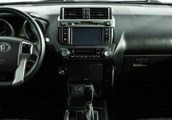 Подержанный автомобиль Toyota Land Cruiser Prado 2013 года (14 фото)