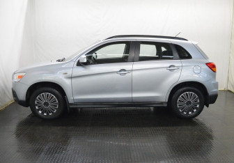 Подержанный автомобиль Mitsubishi ASX 2010 года (8 фото)