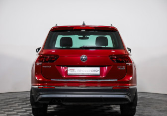 Подержанный автомобиль Volkswagen Tiguan 2017 года (6 фото)