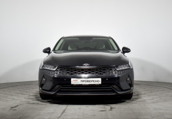 Подержанный автомобиль Kia K5 2021 года (2 фото)