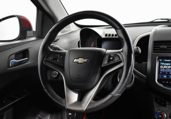 Подержанный автомобиль Chevrolet Aveo Hatchback 2013 года (14 фото)