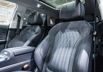 Подержанный автомобиль Hongqi HS5 2024 года (27 фото)