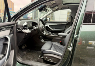 Подержанный автомобиль Geely Atlas 2024 года (12 фото)