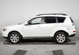 Подержанный автомобиль Mitsubishi Outlander 2011 года (8 фото)
