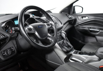 Подержанный автомобиль Ford Kuga 2015 года (9 фото)