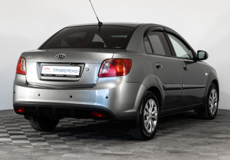 Подержанный автомобиль Kia Rio Sedan 2010 года (5 фото)
