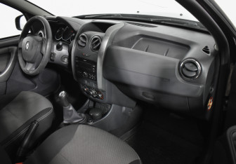 Подержанный автомобиль Renault Duster 2017 года (12 фото)